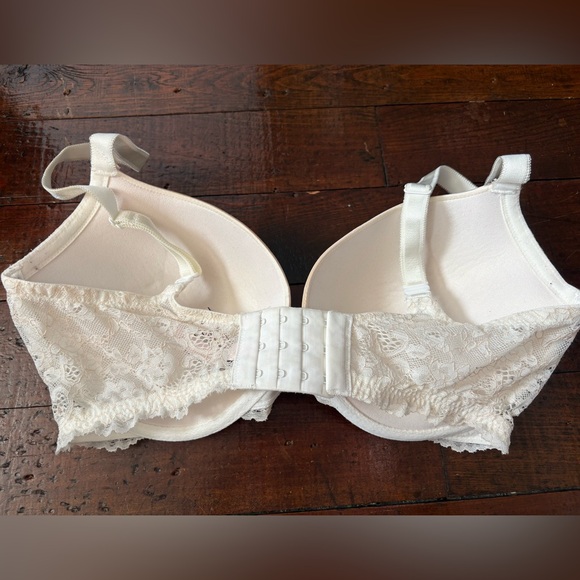 Victoria’s Secret Dream Angels Chic Cream Lace Bra - Picture 2 of 3